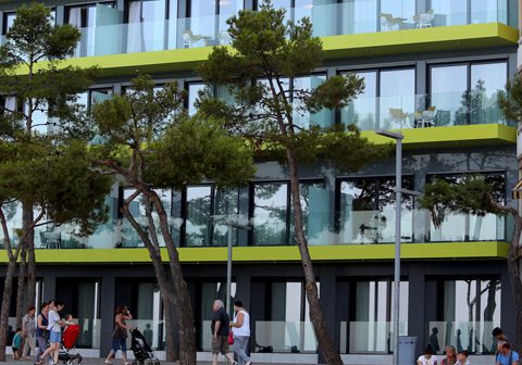 Our apartments are in the city center of Playa de Aro, in a shopping area