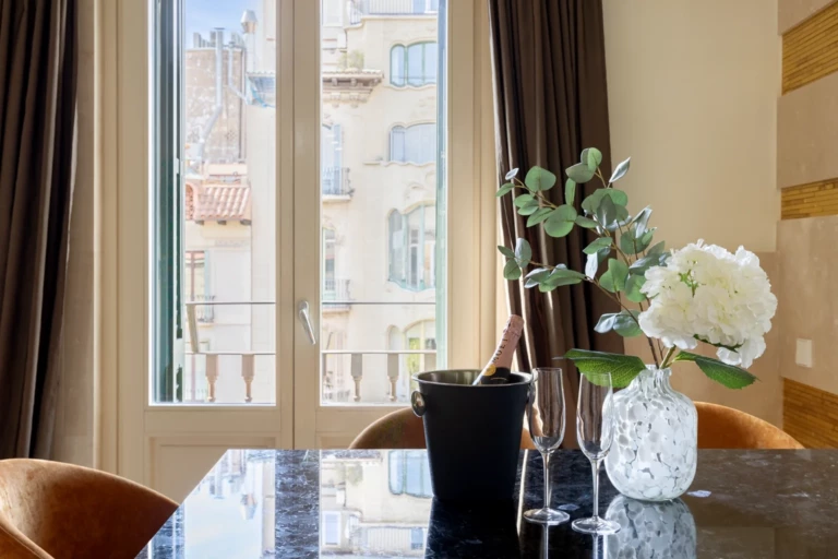 Guests will receive a bottle of sparkling wine and fruits as a gift